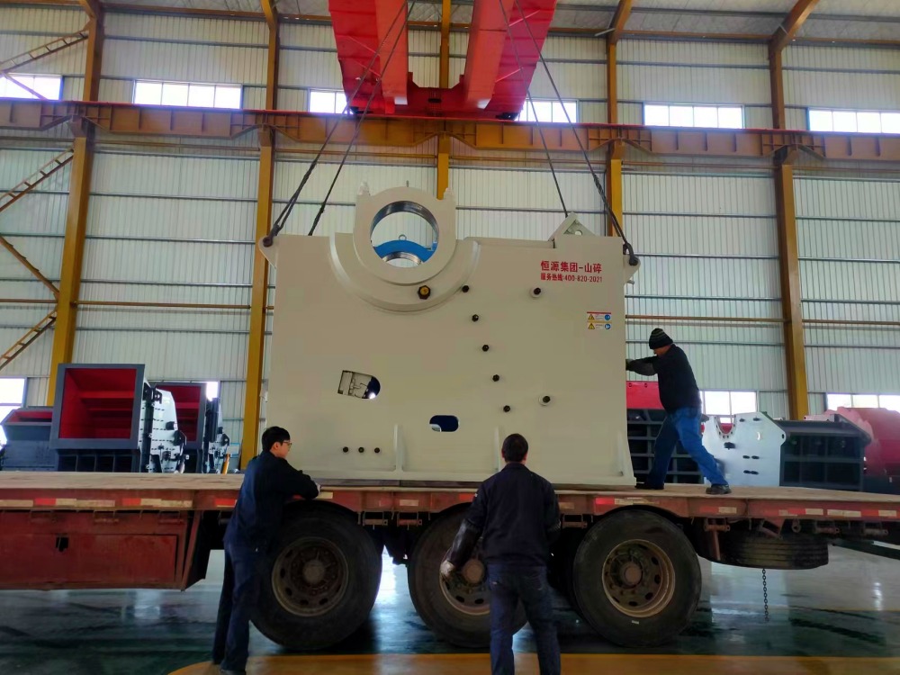 顎破、振動篩、喂料機(jī)發(fā)往湖南